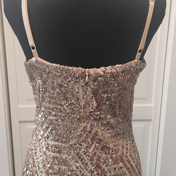 VENUS Rose Gold Sequin V-Neck Mini Dress - Picture 4 of 10